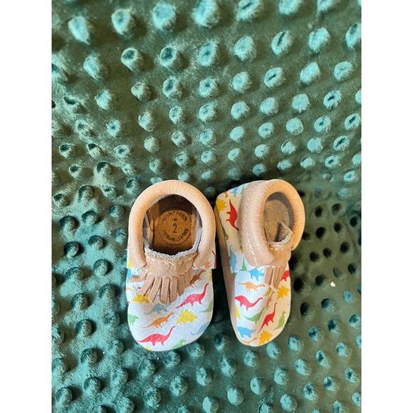 Freshly Picked Moccasins baby size 2 dinosaurs Dino’s shoes - Picture 2 of 3